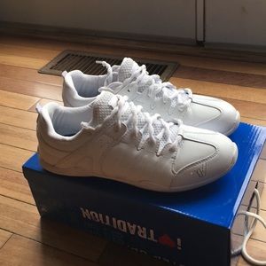 White cheer shoes women’s size 8